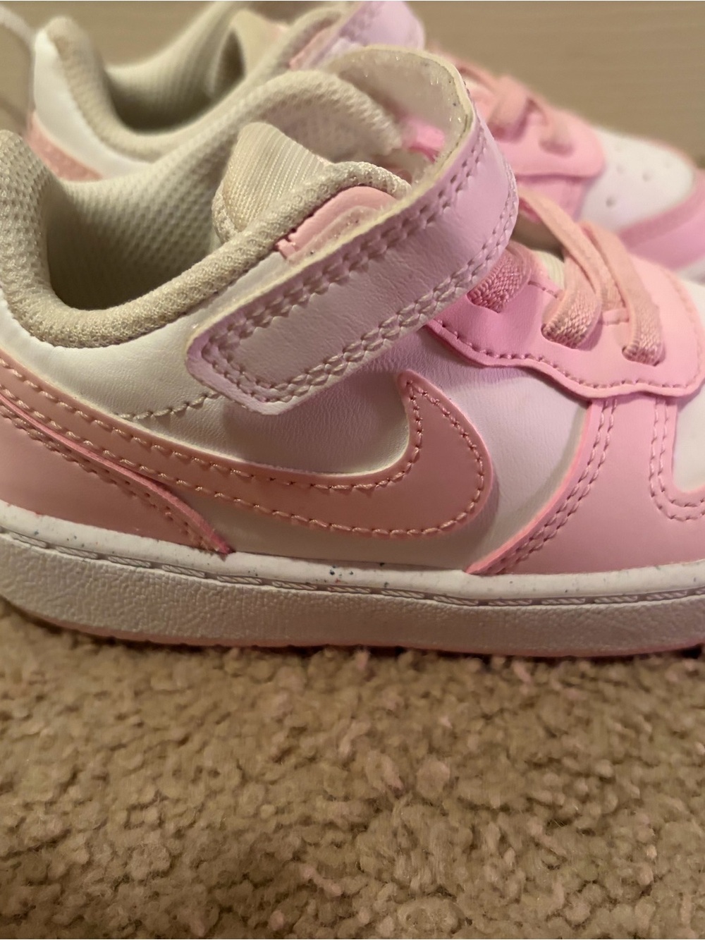 Nike Kids court borough low White and Pink Velcro Athletic Sneakers - Picture 2 of 4